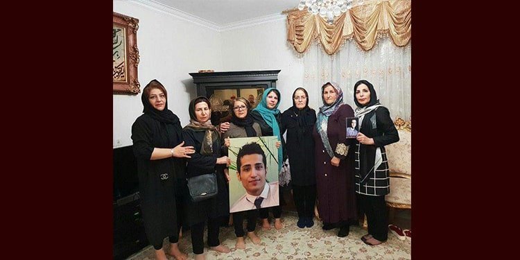 أصدرت أمهات «منتزة لاله» بيانًا بمناسبة انتفاضة نوفمبر في إيران كتبن في جزء من بيانهن 