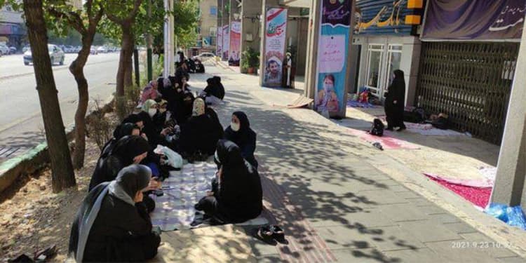 احتجاجات حاشدة لمعلمي إيران في بدء العام الدراسي الجديد وإعادة فتح المدارس 
