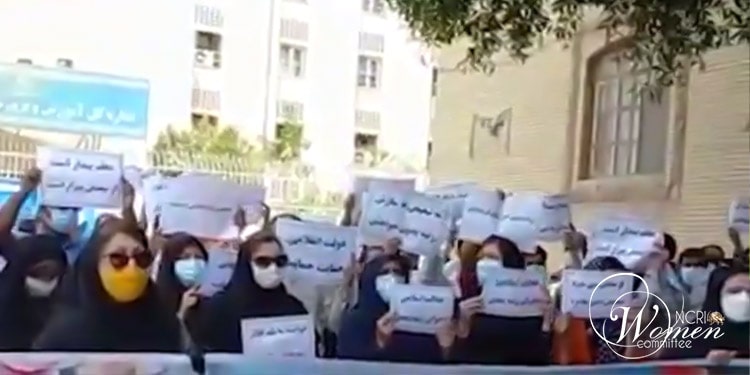 احتج متقاعدو الضمان الاجتماعي والمعلمون في طهران 