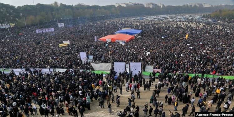 آلاف المواطنين ينضمون يوم الجمعة، 19 نوفمبر 2021؛ إلى احتجاج مزارعي أصفهان