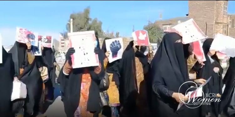 النساء أيضا في مسيرة بشوارع زاهدان مردداتٍ "الموت للديكتاتور"