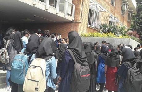 اعتراض دختران دانشجو