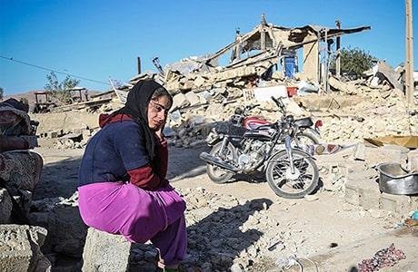 زنان و دختران جوان در مناطق زلزله زده شرایط بسیار دشوارتری را تحمل می کنند