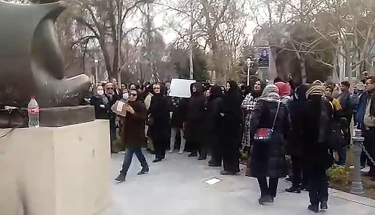 معلمان و فرهنگیان در شهرهای اصفهان و قزوین به پا می خیزند