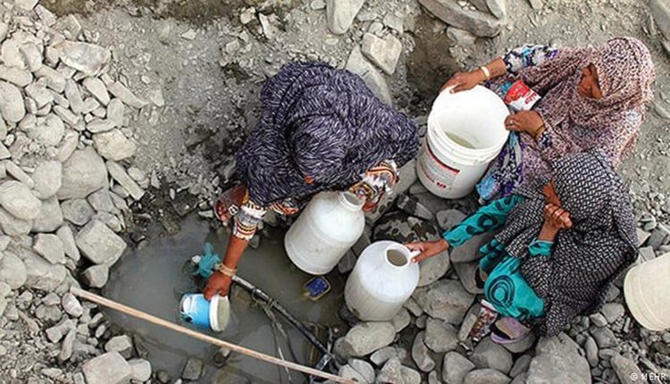 کمبود آب و آب آشامیدنی در ایران از مشکلات زنان است
