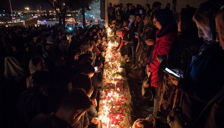گرامیداشت قربانیان سیل از جمله چند دختربچه و کودک در شیراز