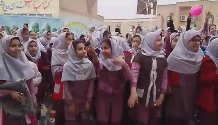 شادی برای بچه ها در مدارس ایران ممنوع است و با آن برخورد می شود