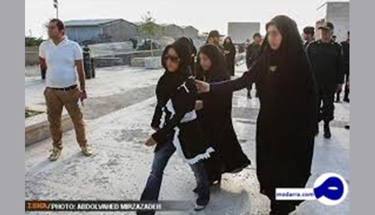 سپاه پاسداران ۲۰ زن را در همدان دستگیر و تحویل قضائیه می دهد