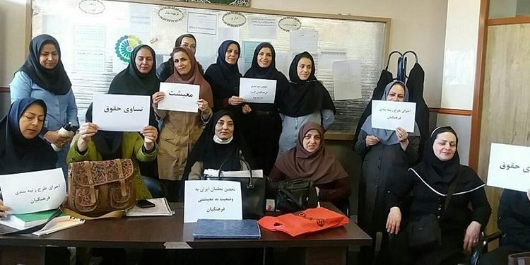 روز جهانی معلم – نگاهی به وضعیت معلمان زن در ایران تحت حاکمیت ملایان