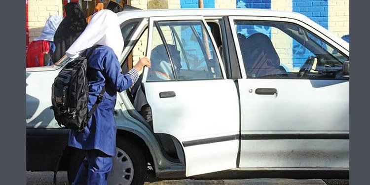 ده دختربچه در مسیر مدرسه در اثر تصادف با کوه به کلاس درس نرسیدند