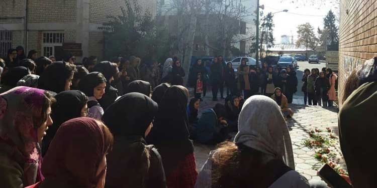 دستگيري شماري از دانشجويان و مجروح شدن چند زن در میان تظاهركنندگان