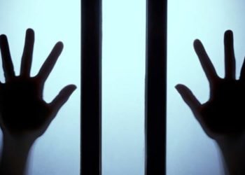 گوشه هایی از شکنجه های اعمال شده بر دو زن زندانی سیاسی در دوران اسارت