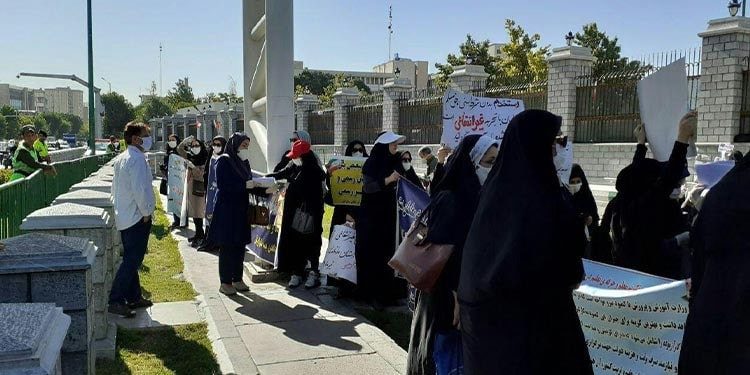 ۳ روز حرکت اعتراضی معلمان مقابل مجلس- حمله و دستگیری زنان
