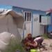 بیش از ۲.۵سال بعد از زلزله کرمانشاه زنان هنوز در کانکس زندگی می کنند