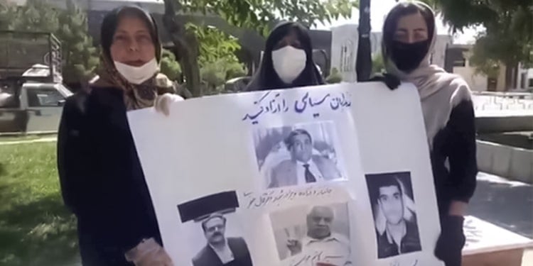 اعتراض خانواده های زندانیان سیاسی به استمرار حبس و اعدام خویشاوندان