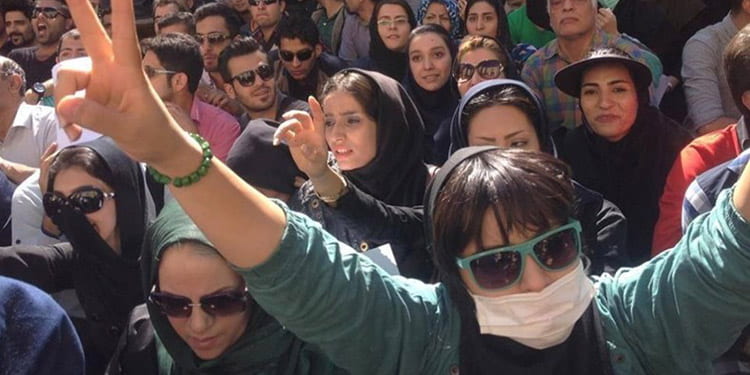 زنان و جوانان ایران عوامل تغییر 