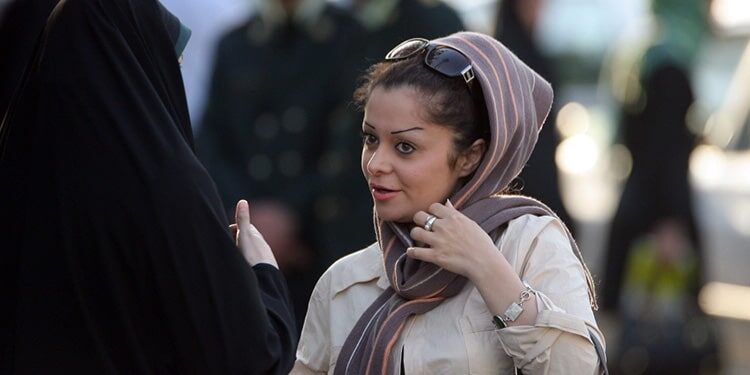 کارزارهای تحمیل حجاب اجباری در جنگ ملایان علیه زنان ایران تعیین کننده است