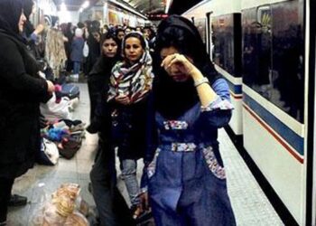 زنان دست فروش ایران – نشستن در تونل مرگ و تحقیر برای امرار معاش!