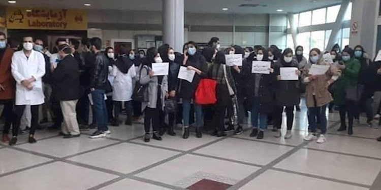 اعتراض پرستاران و کارکنان شرکتی در شیراز