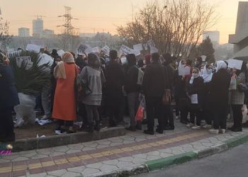 پرستاران بیمارستان میلاد در اعتراض به حقوق از دست رفته تجمع کردند