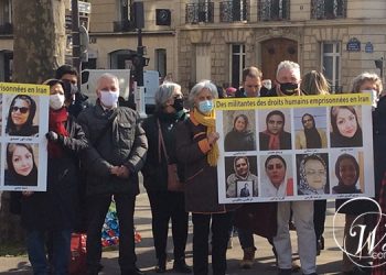 شرکت کنندگان در این گردهمایی که در میدان اینا در مقابل سفارت رژیم برگزار شد