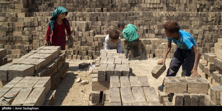 کارگران زن ایرانی در کوره پزخانه     