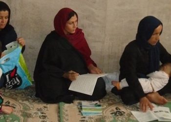 سوادآموزی در ایران - سهم دختربچه ها و زنان دوسوم جمعیت بی سوادان