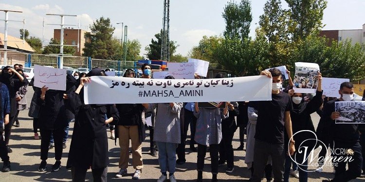 قتل و مرگ مهسا امینی موج خشم در ده‌ها شهر ایران را برانگیخت