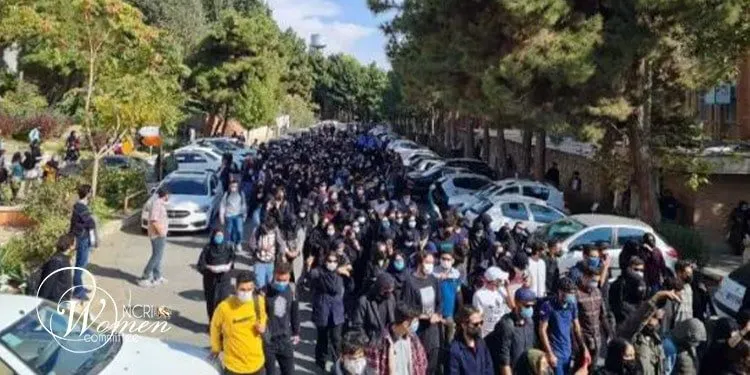 راهپیمایی دانشجویان در دانشگاه ملی تهران