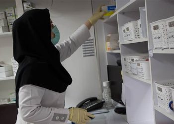 رژیم آخوندی سهمیه داروخانه ها را به «رعایت حجاب» مشروط کرده است