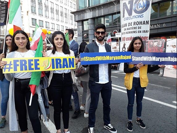 Des milliers d'Iraniens, dont des centaines de femmes, se sont rassemblés pour une grande manifestation à Bruxelles le samedi 15 juin 2019.