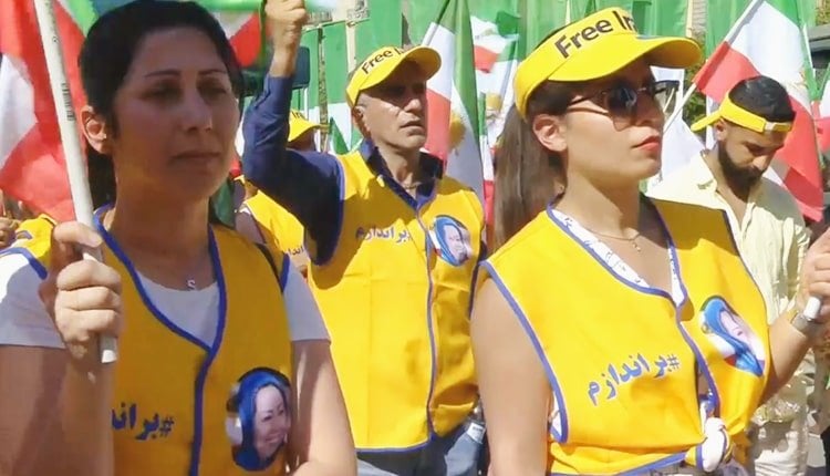Les femmes iraniennes et tous les participants ont annoncé leur soutien total aux Moudjahidine du peuple d’Iran (OMPI), l’opposition démocratique, et aux unités de résistance en Iran