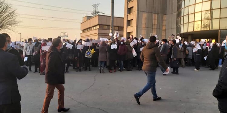 Les infirmières de l'hôpital Milad à Téhéran ont organisé une manifestation devant l'entrée de l’établissement