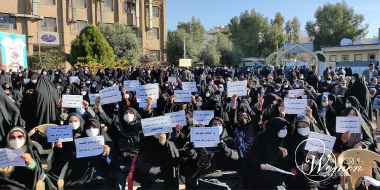 À Chiraz, les enseignants sont descendus en masse malgré la répression