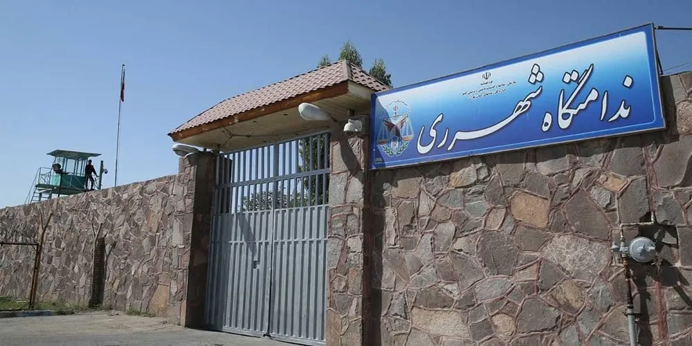 Un autre problème est que les salles de la prison de Qarchak sont très chaudes.