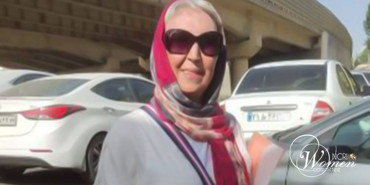 Nasrin Javadi se rend à la prison d'Evin pour purger sa peine