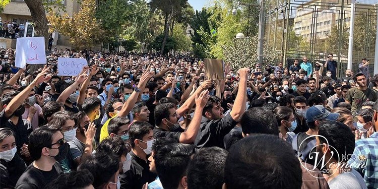 Manifestations d'étudiants après la mort de Mahsa Amini
