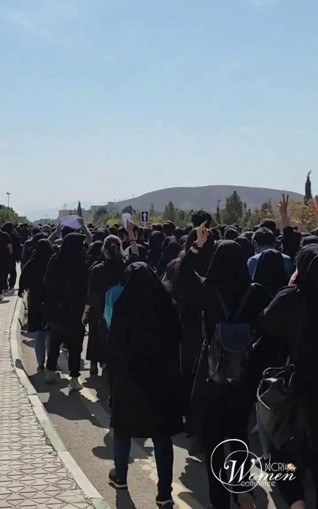 Les protestations se sont poursuivies à Saqqez tout au long de la journée. 