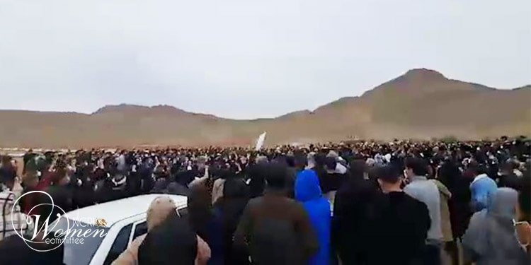 Des manifestants à Fuladshahr, Ispahan, commémorent Mahsa Mogouii.