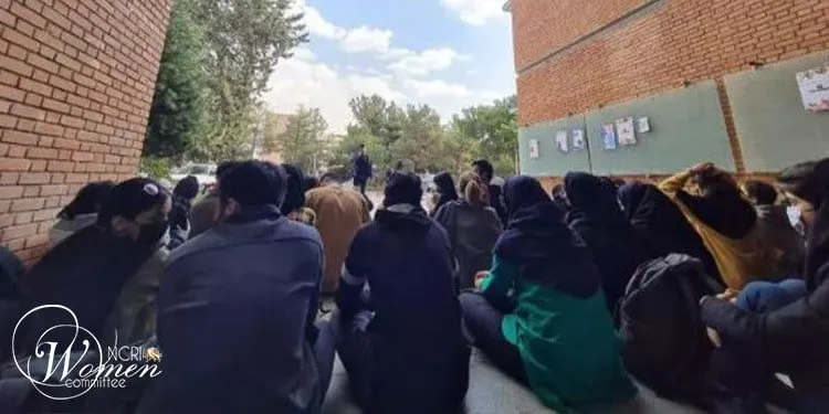 Manifestation sit-in à l'École de littérature de l'Université de Melli