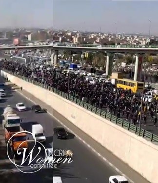 Des manifestants à Karaj défilent pour rendre hommage à Hadis, Sarina, Ruzbeh et Reza, tués dans les premiers jours du soulèvement iranien.