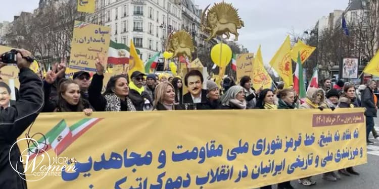 Des milliers de personnes participent au rassemblement de Paris, s'unissent contre la dictature et sont solidaires de la poursuite de la démocratie par le peuple iranien