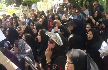 Womens_participation_in_protests_Shiraz