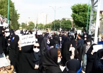 Teachers in Literacy Movement in Tehran Protest Against Discrimination
