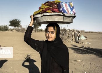 Lack of Water Breaks Backs of Women in Sistan and Baluchestan