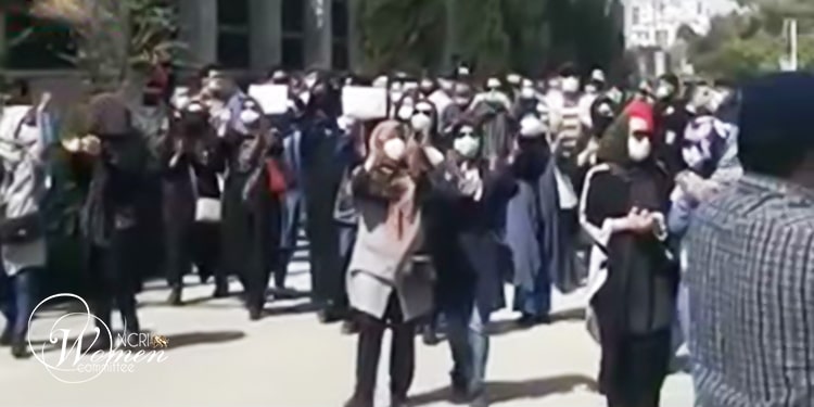 Women at the forefront of the march in Tehran
