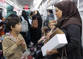 Female peddlers in Tehran’s metro harassed by municipal agents